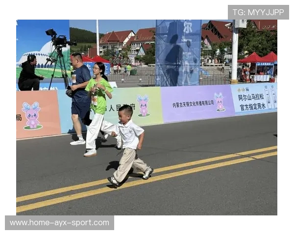 赛场偶遇：运动员趣味互动瞬间，运动员进场游戏玩法